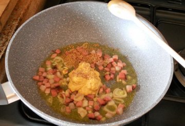 Sovracosce di pollo alla salsa di senape e semi  preparazione 0