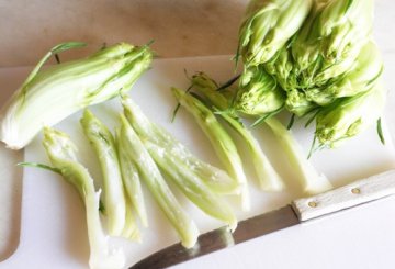 Spaghetti e puntarelle alla carbonara    preparazione 0