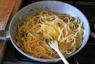 Spaghetti e puntarelle alla carbonara    preparazione 6