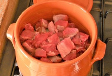 Gulasch di manzo e cipolle preparazione 1