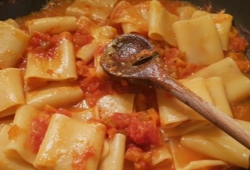 Paccheri alla napoletana preparazione 6