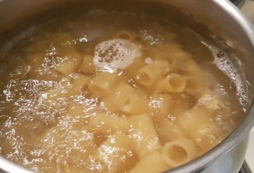 Pasta e crema di zucchine fritte preparazione 1