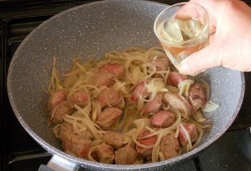 Spezzatino Con Carciofi Al Curry preparazione 1