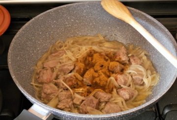 Spezzatino Con Carciofi Al Curry preparazione 2