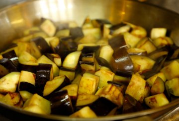 Pasta con melanzane, tonno e menta preparazione 1