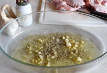 Ali di pollo arrosto con patate preparazione 1