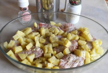 Ali di pollo arrosto con patate preparazione 4