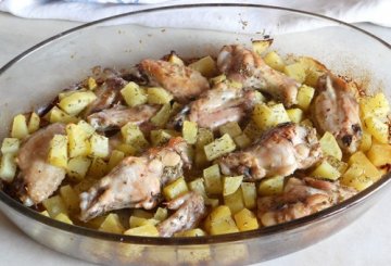 Ali di pollo arrosto con patate preparazione 5