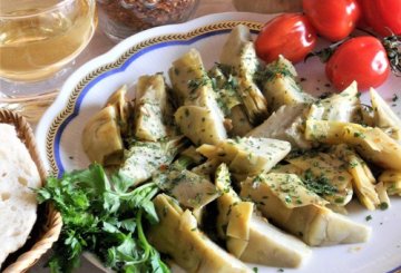 Carciofi Aglio, Olio E Peperoncino preparazione 3