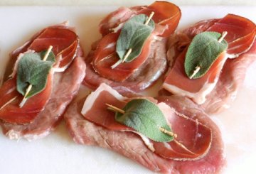 Saltimbocca con speck e salvia alla salsa di limone preparazione 1