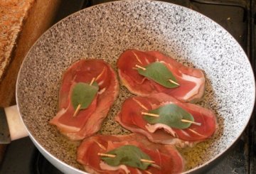 Saltimbocca con speck e salvia alla salsa di limone preparazione 2