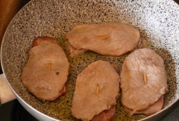 Saltimbocca con speck e salvia alla salsa di limone preparazione 3