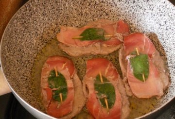 Saltimbocca con speck e salvia alla salsa di limone preparazione 4