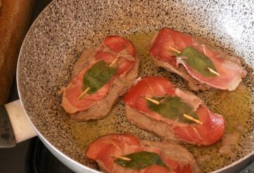 Saltimbocca con speck e salvia alla salsa di limone preparazione 5