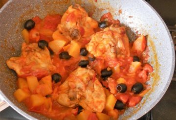 Sovracosce di pollo al pomodoro, patate e olive nere preparazione 5