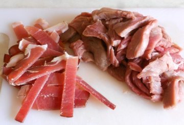 Straccetti di manzo e speck alla malvasia preparazione 0