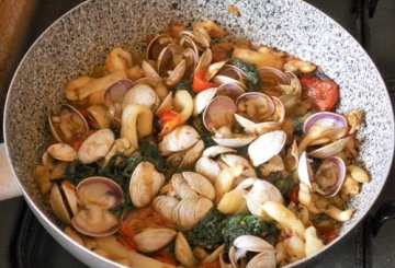 Zuppa Di Mare Con Agretti preparazione 4