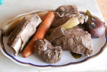 Bollito freddo di manzo aromatico con verdure e spezie preparazione 3