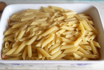 Pasta e cacio in forno al sugo di gulasch preparazione 1