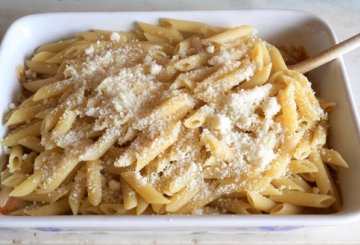 Pasta e cacio in forno al sugo di gulasch preparazione 2