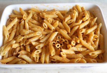 Pasta e cacio in forno al sugo di gulasch preparazione 3