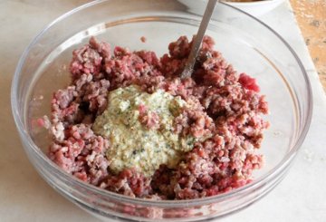 Polpette in salsa di senape preparazione 2