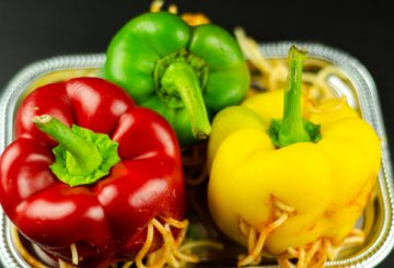 Peperoni di halloween ripieni di spaghetti preparazione 5