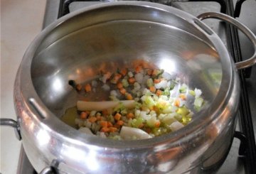 Bucatini al brodetto di cozze mazzancolle e calamaretti preparazione 0