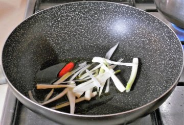 Bucatini con funghi pioppini e speck preparazione 0