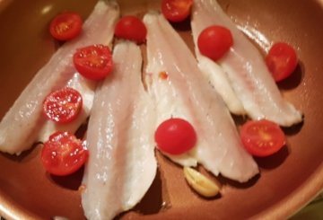 Filetti di branzino in padella preparazione 1