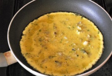 Frittata di cannolicchi con aglio e basilico preparazione 5
