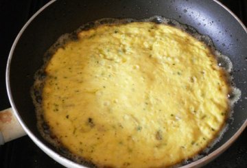 Frittata di cannolicchi con aglio e basilico preparazione 6