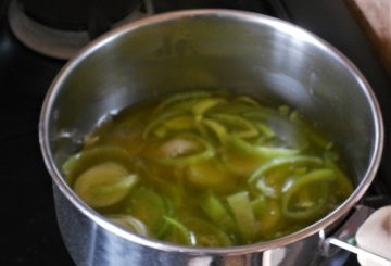 Paccheri e cavolfiore arancione con porri caramellati preparazione 4