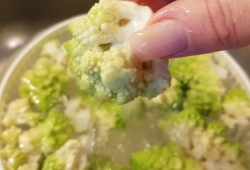 Pasta con broccolo romanesco e pancetta preparazione 3