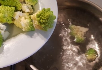Pasta con broccolo romanesco e pancetta preparazione 4