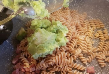 Pasta con broccolo romanesco e pancetta preparazione 12