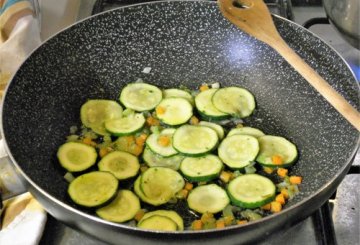 Penne e zucchine in salsa aioli preparazione 0