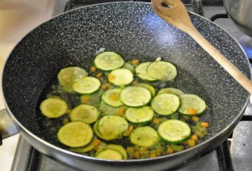 Penne e zucchine in salsa aioli preparazione 1