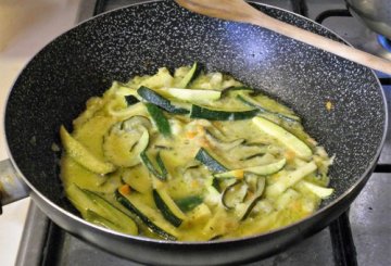 Penne e zucchine in salsa aioli preparazione 3