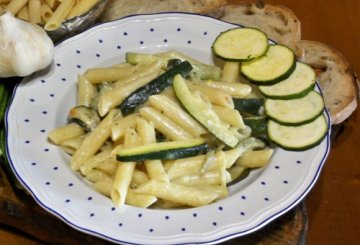 Penne e zucchine in salsa aioli preparazione 5