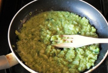 Baccalà con crema di cavolfiore e granella di pistacchi preparazione 2