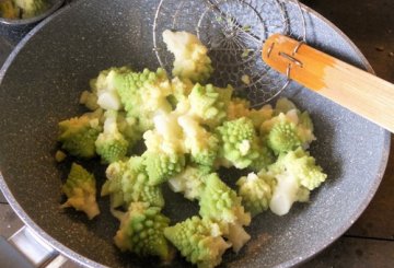 Gnocchi con cavolfiore e sfoglie di scalogno preparazione 0