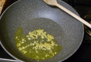 Pasta alla crema di zucca e cavolfiore arancione preparazione 0