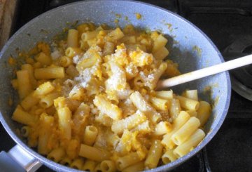 Pasta alla crema di zucca e cavolfiore arancione preparazione 4