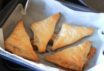 Sfogliatine al salmone affumicato e brie preparazione 4