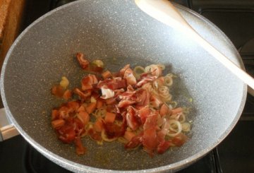 Gnocchetti sardi, speck, wurstel e panna preparazione 2