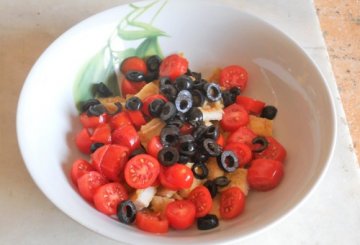 Insalata di verdure con cotolette di pollo preparazione 1