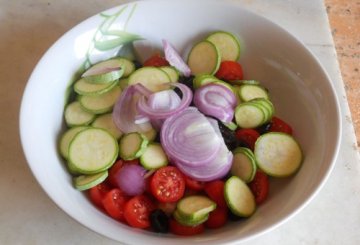 Insalata di verdure con cotolette di pollo preparazione 2