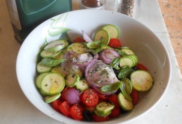 Insalata di verdure con cotolette di pollo preparazione 3