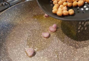 Pasta con crema di ceci e rucola preparazione 0